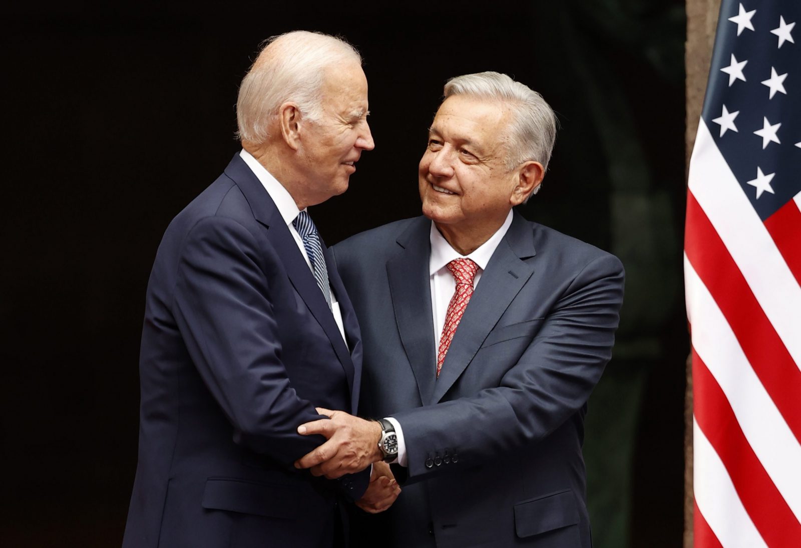 epa10397370 US President Joe Biden (L) and President of Mexico Andres Manuel Lopez Obrador pose at the National Palace in Mexico City, Mexico, 09 January 2023. Biden and Obrador will participate in the North American Leaders Summit with Canadian Prime Minister Justin Trudeau.  EPA/Jose Mendez