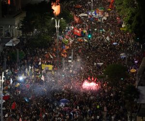 epa10397384 Opponets of former Brazilian President Jair Bolsonaro participate in a demonstration on Paulista avenue in Sao Paulo, Brazil, 09 January 2023. Thousands of people gathered in the main cities of Brazil to repudiate the attacks perpetrated on the Presidential Palace, Congress building and Supreme Court by radical Bolsonarists who sought to overthrow the government of Luiz Inacio Lula da Silva.  EPA/Isaac Fontana