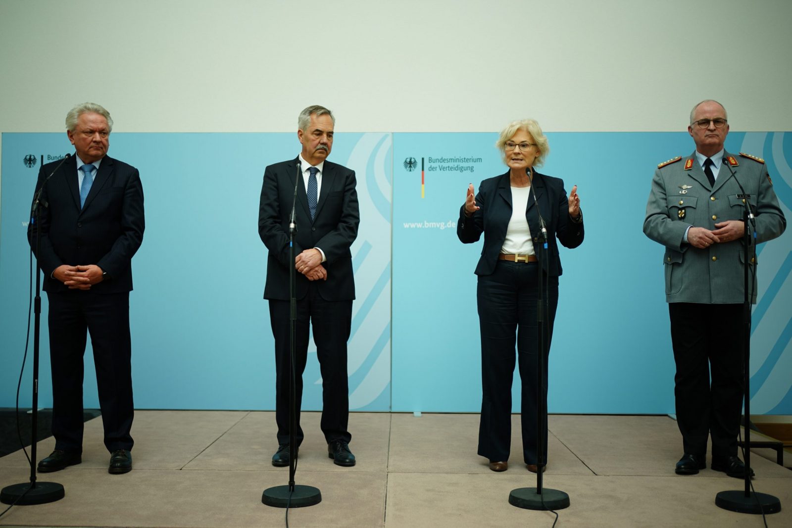 epa10403217 German Defense Minister Christine Lambrecht (3-L) speaks next to CEO of the German Automotive and Defence group Rheinmetall Group Armin Papperger (L) and CEO of Krauss-Maffei Wegmann Ralf Ketzel (2-L) and German Federal Armed Forces (Bundeswehr) Chief of Staff Eberhard Zorn (R), during a joint press statement in Berlin, Germany, 13 January 2023. German Defense Minister Christine Lambrecht gave a joint statement with German Federal Armed Forces (Bundeswehr) Chief of Staff Eberhard Zorn on the recent situation about the Puma infantry fighting vehicle.  EPA/CLEMENS BILAN
