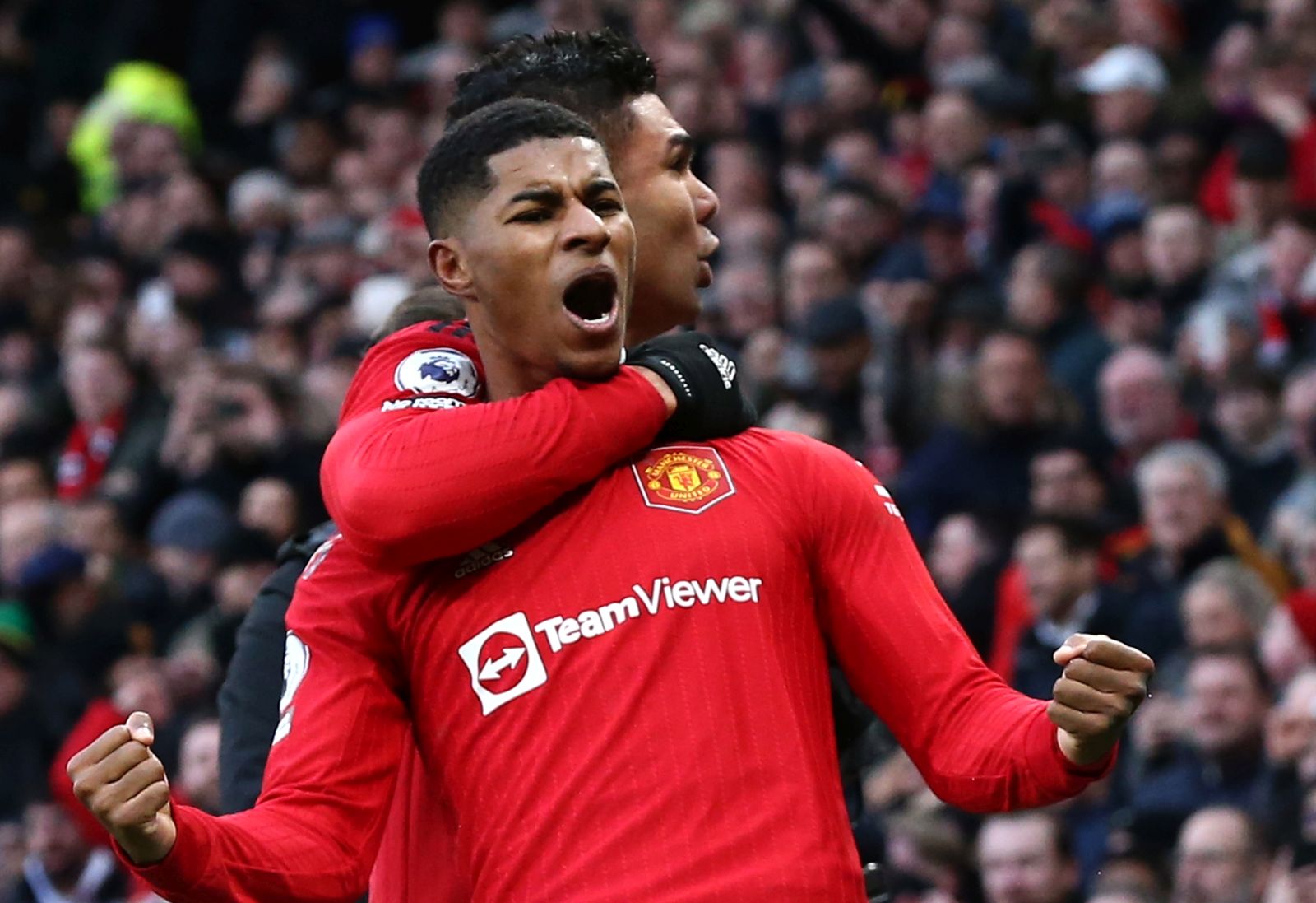 epa10405059 Manchester United's Marcus Rashford (front) celebrates scoring the 2-1 lead during the English Premier League soccer match between Manchester United and Manchester City in Manchester, Britain, 14 January 2023.  EPA/Adam Vaughan EDITORIAL USE ONLY. No use with unauthorized audio, video, data, fixture lists, club/player publications