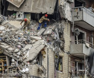 epa10407037 Rescue workers remove debris at the site of a damaged residential building in Dnipro, southeastern Ukraine, 15 January 2023, amid Russia's invasion. At least 25 people died, including one child, 73 other were injured, including 13 children, and 43 reports of missing persons were received, after a rocket hit a nine-story building in Dnipro on 14 January, the State Emergency Service (SES) of Ukraine said in a statement. Russian troops entered Ukraine on 24 February 2022 starting a conflict that has provoked destruction and a humanitarian crisis.  EPA/OLEG PERTASYUK
