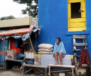 epa10410518 A woman sits outside her house at a slum area in Jakarta, Indonesia, 17 January 2023. According to Badan Pusat Statistik (BPS-Statistics Indonesia), over 26.3 million people (9.57 percent of the population) lived below the poverty line as of September 2022. The number marks an increase by 0.03 percent compared to March 2022 but also a year-on-year decrease compared to September 2021, when the number reached 26.5 million.  EPA/BAGUS INDAHONO