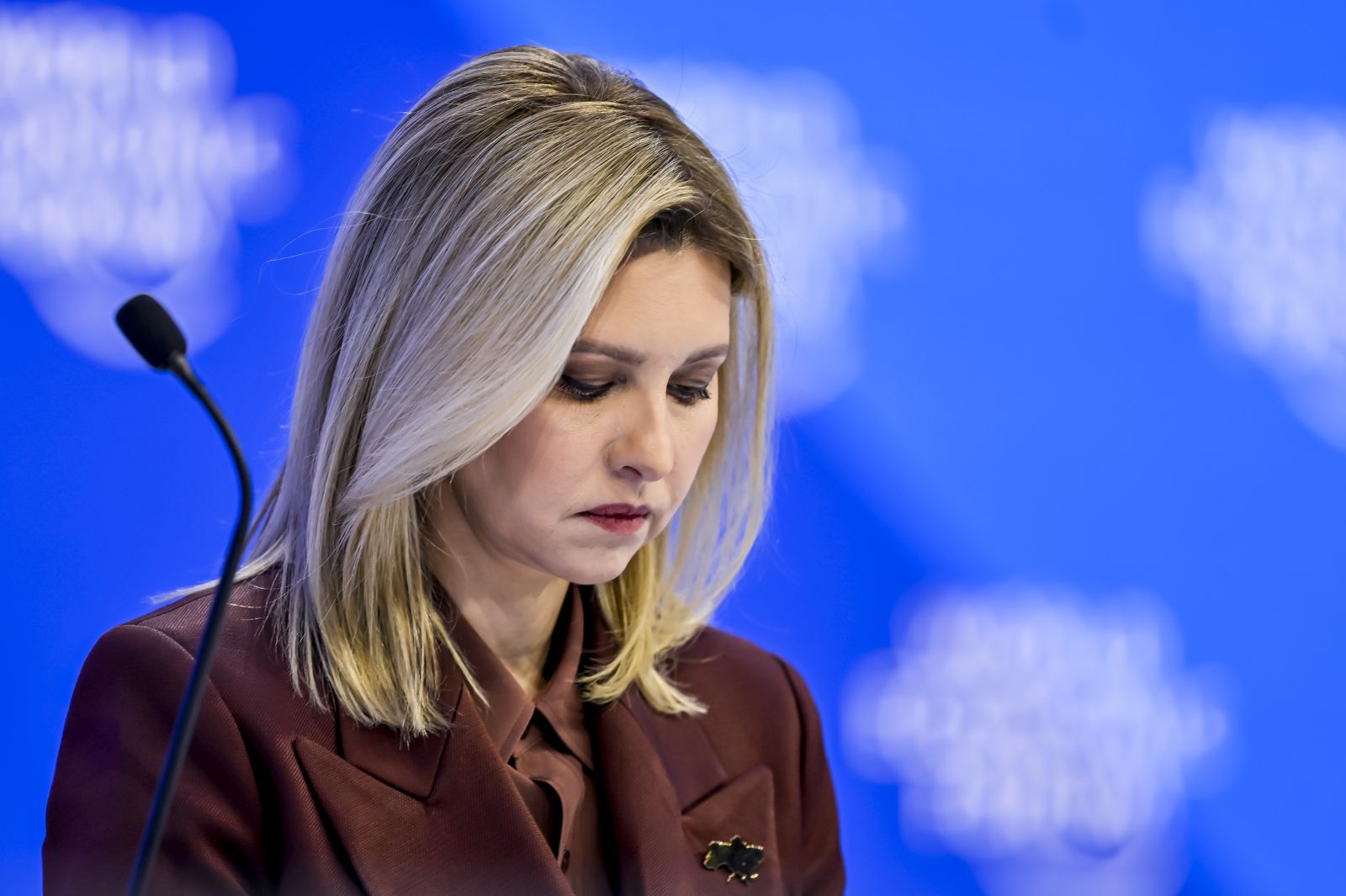 epa10410594 Olena Zelenska, First Lady of Ukraine speaks during the 53rd annual meeting of the World Economic Forum, WEF, in Davos, Switzerland, 17 January 2023. The meeting brings together entrepreneurs, scientists, corporate and political leaders in Davos under the topic "Cooperation in a Fragmented World" from 16 to 20 January.  EPA/GIAN EHRENZELLER