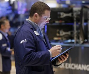 epa10413679 Traders work on the floor of the New York Stock Exchange at the Opening Bell in New York, New York, USA, 18 January 2023.  EPA/JUSTIN LANE