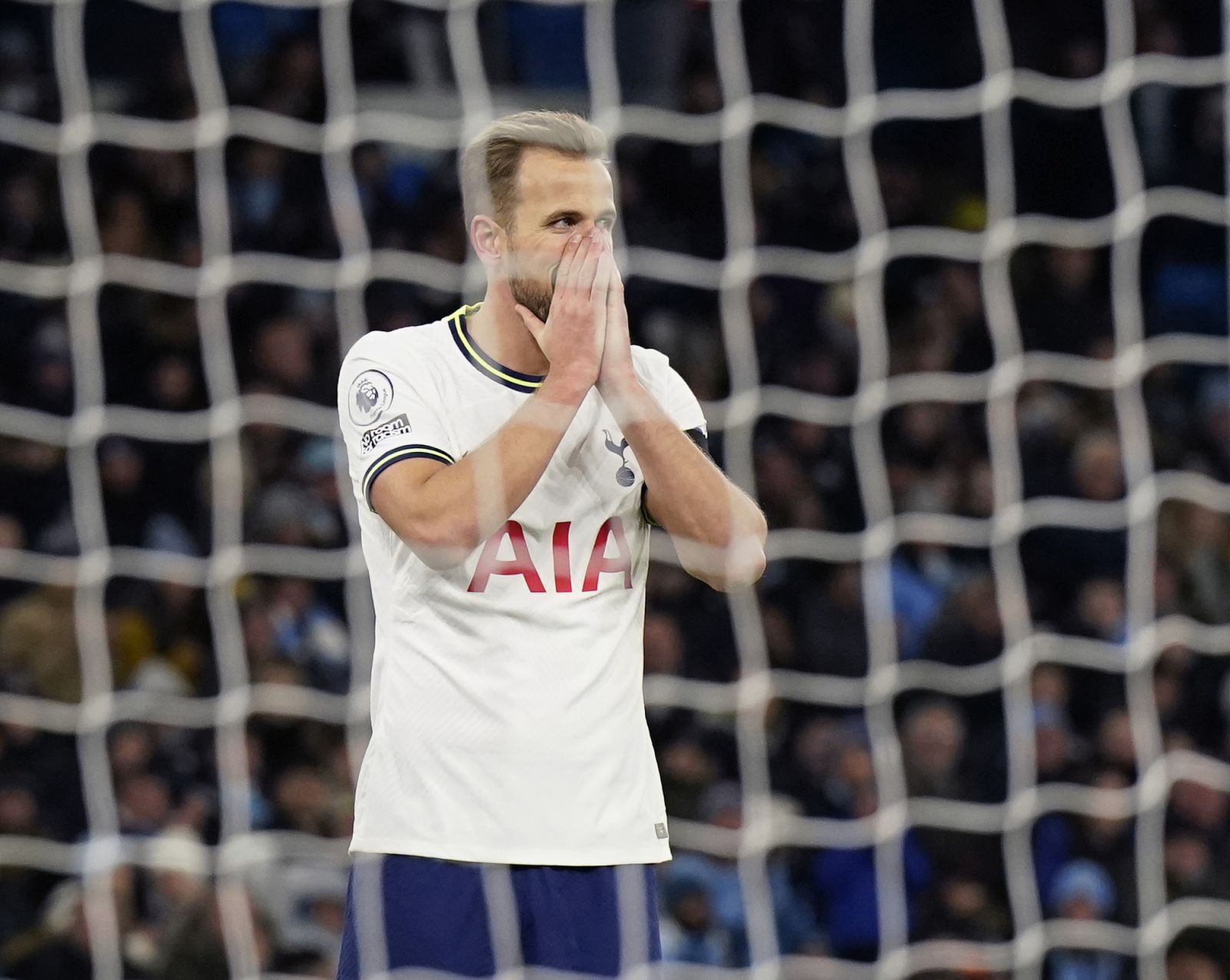 epa10416672 Harry Kane of Tottenham reacts during the English Premier League soccer match between Manchester City and Tottenham Hotspur in Manchester, Britain, 19 January 2023.  EPA/Andrew Yates EDITORIAL USE ONLY. No use with unauthorized audio, video, data, fixture lists, club/league logos or 'live' services. Online in-match use limited to 120 images, no video emulation. No use in betting, games or single club/league/player publications