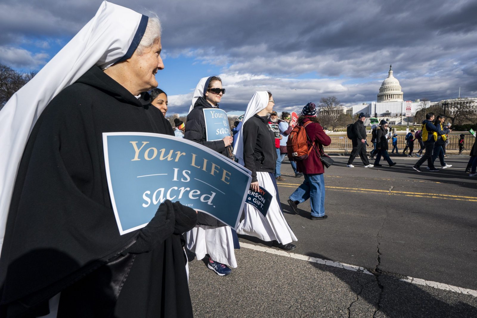 epa10419035 Anti-abortion activists from across the country walk near the US Capitol as they participate in the annual March for Life on the National Mall in Washington, DC, USA, 20 January 2023. Abortion opponents rallied on the National Mall for their first march since the overturning of Roe v. Wade.  EPA/SHAWN THEW