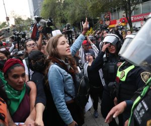 epa10419196 Women protest in front of members of the women's police during a march in Mexico City, Mexico, 20 January 2023. Demonstrators marched to request the withdrawal of the 6,000 National Guard members deployed in the city's subway.  EPA/Sashenka Gutierrez