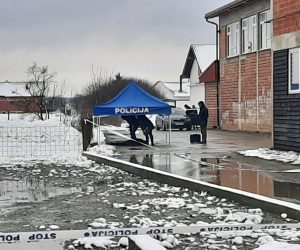 Gudovac, 22.01.2023 - U prigradskom naselju Gudovac pored Bjelovara u nedjelju ujutro pronaðeno je beivotno tijelo mladiæa. Policijski oèevid je u tijeku, a nakon toga slijedi kriminalistièko istraivanje, ako se za to pokae potreba, poruèili su iz Policijske uprave bjelovarsko-bilogorske. foto HINA/ Igor KOKORU/ ik