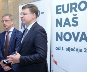 ZAGREB,23.1.2023.-Zajedničko obraćanje medijima izvršnog potpredsjednika Europske komisije Valdisa Dombrovskisa i guvernera Hrvatske narodne banke Borisa Vujčića nakon njihovog bilateralnog sastanka na temu uvođenja eura u Hrvatskoj .foto HINA/ Tomislav Pavlek/ tp