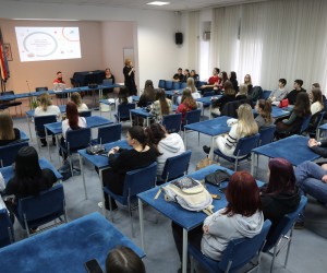 Zagreb, 24.01.2023. - Na Meðunarodni dan obrazovanja 24. sijeènja, Ambidekster klub i GOOD inicijativa za sustavno i kvalitetno uvoðenje graðanskog odgoja i obrazovanja u odgojno-obrazovni sustav organizirali su javnu raspravu "Glas uèenika za kvalitetnije graðansko obrazovanje" i dijalog mladih s donositeljima odluka. Na tribini su sudjelovali proèelnik zagrebaèkog Gradskog ureda za obrazovanje, mlade i sport Luka Juro, predsjednik Povjerenstva za uvoðenje ZAG-a Tomislav Rekovac i Nikola Baketa iz Instituta za drutvena istraivanja. foto HINA /Zvonimir KUHTIÆ/ kuzo