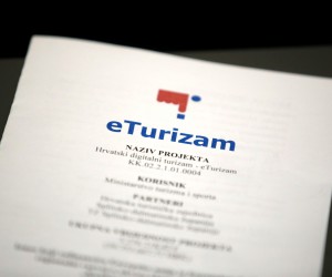 Zagreb, 25.01.2023. - Ministarstvo turizma i sporta (MINTS) na konferenciji za medije predstavilo je zavrne aktivnosti projekta "Hrvatski digitalni turizam  eTurizam". Govorili su Zlatko Èoviæ, voditelj slube Uprave za strateko planiranje, digitalizaciju i EU fondove i Natalija Havdiæ, ravnateljica Uprave za strateko planiranje, digitalizaciju i EU fondove. foto HINA /Zvonimir KUHTIÆ/ kuzo