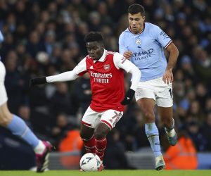 epa10434845  Bukayo Saka (L) of Arsenal in action against Rodri (R) of Manchester City during the 4th round FA Cup soccer match between Manchester City and Arsenal in Manchester, Britain, 27 January 2023.  EPA/ADAM VAUGHAN EDITORIAL USE ONLY. No use with unauthorized audio, video, data, fixture lists, club/league logos or 'live' services. Online in-match use limited to 120 images, no video emulation. No use in betting, games or single club/league/player publications.