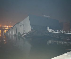 01, January, 2023, Belgrade - The famous Freestyler raft sank and the police and firefighters evacuated the raft. Photo: Antonio Ahel/ATAImages

01, januar, 2023,  Beograd  - Poznati splav Freestyler je potonu, a policija i vatrogasci su evakuisali objekat. Photo: Antonio Ahel/ATAImages Photo: Antonio Ahel/ATA Images/PIXSELL