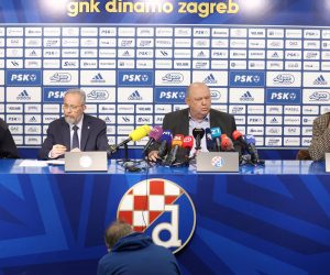 02.01.2023., Zagreb - U prostorijama kluba GNK Dinamo na stadionu Maksimir odrzana je konferencija ze medije Nadzornog odbora kluba. Konferenciji su nazocili i neki clanovi Izvrsnog odbora kao i Skupstine.  predsjednik Nadzornog odbora Miroslav Rozic, clan Izvrsnog odbora Damir Zoric Photo: Igor Kralj/PIXSELL