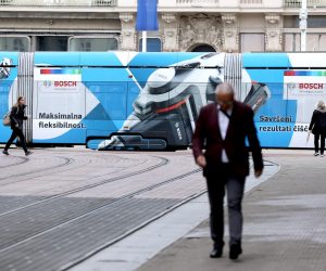 02.05.2022., Zagreb - U Zagrebu je sve veci broj tramvaja oslikanih reklamama. Prema uvjetima iz javnog poziva vidi se da se mogu oslikavati samo stari tramvaji te da mora povladavati plava boja, pa se navodno provode izvidi o novim vozilima u bojama oglasivaca.
  Photo: Patrik Macek/PIXSELL