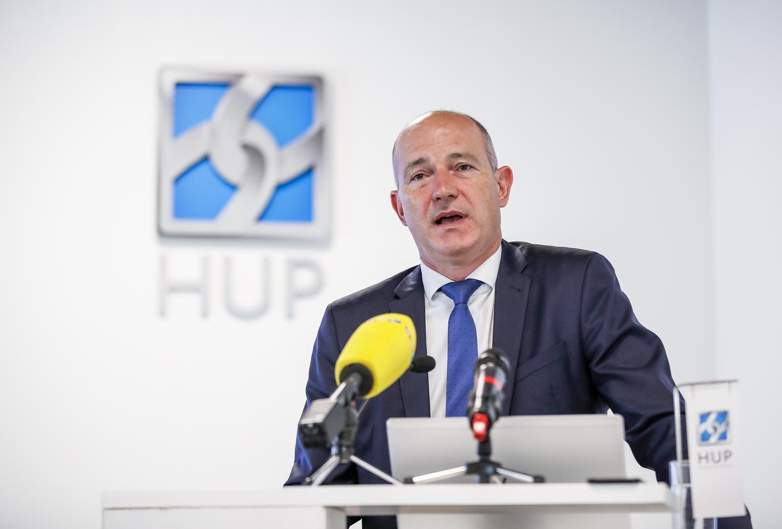03.05.2022., Zagreb - Hrvatska udruga poslodavaca (HUP)  predstavila je prijedloge reformi poreznog sustava te inicijative za pocetak rada na reformi sustava doprinosa. Prijedlozi su rezultat rada Radne skupine za poreznu reformu, u kojoj je sudjelovao veliki broj clanova HUP-a iz gotovo svih granskih udruga, a svrha im je povecanje konkurentnosti hrvatskog trzista rada. Damir Zoric, Hrvoje Josip Balen, Maihael Furjan, Iva Tomic.
  Photo: Slavko Midzor/PIXSELL
