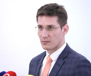 03.11.2022., Zagreb - Na konferenciji za medije  odrzanoj u Saboru slucaj Fortenova komentirao je zastupnik  Zvonimir Troskot. Photo: Patrik Macek/PIXSELL