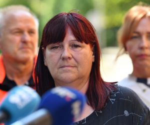 06.08.2022., Varazdin - Ravnateljica Hrvatskog zavoda za hitnu medicinu Maja Grba Bujevic dala je izjavu medijima ispred ravnateljstva Opce bolnice Varazdin povodom stravicne prometne nesrece u kojoj je smrtno stradalo 12 osoba.  Photo: Vjeran Zganec Rogulja/PIXSELL