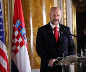 07.11.2022., Zagreb, Svecano potpisivanje ugovora o izgradnji najsuvremenijeg Centra za lijecenja malignih bolesti temeljenom na cjelovitom konceptu personalizirane medicine izmedju najvece americke zdravstvene institucije "University of Pittsburgh Medical Center", partnerske institucije Specijalne bolnice "Sv. Katarina" 
Zupan Krapisko zagorske zupanije Zeljko Kolar Photo: Emica Elvedji/PIXSELL