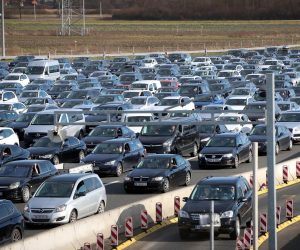 08.01.2023., Zagreb - Prometna guzva na naplatnim postajama Ivanja Reka na autocesti A3 pri ulasku u Zagreb s istocne strane. Photo: Matija Habljak/PIXSELL