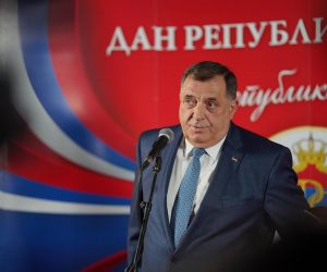 08.01.2022., Sportska dvorana Borik, Banjaluka, BiH – Svecana akademija povodom Dana Republike Srpske i 31 godina njenog postojanja odrzana je u Banja Luci. Akademiji su prisustvovali predsjednik Republike Milorad Dodik,  predsjedavajuca Predsjednistva BiH Zeljka Cvijanovic, predsjednik Narodne skupstine Srpske Nenad Stevandic, premijer Radovan Viskovic, ministri u Vladi Srpske kao i clanovi Vlade Srbije, nacelnik Generalstaba Vojske Srbije general Milan Mojsilovic, predsjednik Skupstine Srbije Vladimir Orlic, ruski ambasador u BiH Igor Kalabuhov, te zvanice iz javnog, drustvenog i politickog zivota. Govor je odrzao i srpski glumac Vuk Kostic.

 Photo: Dejan Rakita/PIXSELL