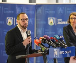 09.01.2023., Zagreb - U Gradskoj cetvrti Gornja Dubrava, Medjuugorska ulica 42, gradonacelnik Grada Zagreba Tomislav Tomasevic u društvu ravnateljice Jadranke Vlahovec otvorio je novu skolsku zgradu XII. gimnazije. Rijec je o jednoj od kapitalnih investicija u obrazovanju, vrijednosti oko 17.4 milijuna eura, a skola će primati 480 ucenika u jednosmjenskoj nastavi. Photo: Igor Soban/PIXSELL