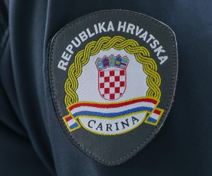 09.05.2022., Zagreb - Povodom nabave nove opreme Carinske uprave u vrijednosti od 7,5 milijuna kuna na Granicnom prijelazu Bregana, odrzala se konferencija za medije. Carinska uprava je koristeci sredstva EU, programa Hercule III, koji je usmjeren na financiranje nabavke opreme drzava clanica Europske unije za borbu protiv krijumcarenja i prekogranicne nezakonite trgovine u cilju zastite financijskih interesa kao i ocuvanja sigurnosti trzista i drustva Europske unije, nabavila raznoliku opremu za granicne prijelaze i Mobilne jedinice. Oprema ce biti raspodijeljena za koristenje na sve granicne prijelaze i u Mobilne jedinice tako da ce cjelokupno carinsko podrucje i svi kapaciteti Carinske uprave koji su operativno ukljuceni u otkrivanje nezakonitih radnji povezanih sa prekogranicnim prijevozom roba biti i dodatno opremljeni. Na konferenciji za novinare sudjelovati  Mario Demirovic, ravnatelj Carinske uprave.
  Photo: Robert Anic/PIXSELL