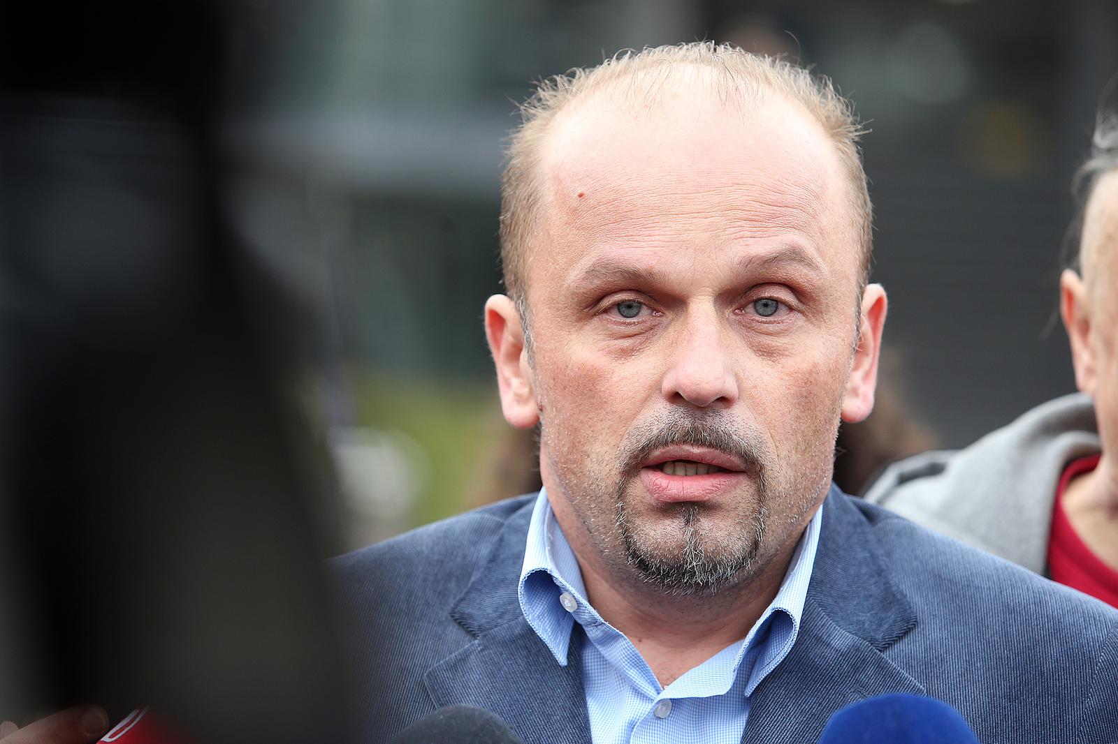 10.01.2018., Zagreb - Cetiri najveca sindikata u Zagrebackom holdingu ispred Gradske uprave najavili su tuzbu i govorili su o samovoljnom i neovlastenom donosenju odluka Milana Bandica u vezi s Holdingom te o krsenju Kolektivnog ugovora. Drazen Jovic. r"nPhoto: Goran Stanzl/PIXSELL