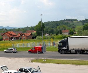 24.05.2012., Golijesnica, Bosna i Hercegovina - Goljesnica kod Zepca u BiH, rodno mjesto don Ivice Sinanovica. Kuca njegovog brata Ante inace vlasnika cvjecarnice i pogrebne agencije. Selo Golijesnica nalazi se u blizini Zepca pokraj magistralnog puta Doboj-Sarajevo."nPhoto: Ivica Galovic/PIXSELL
