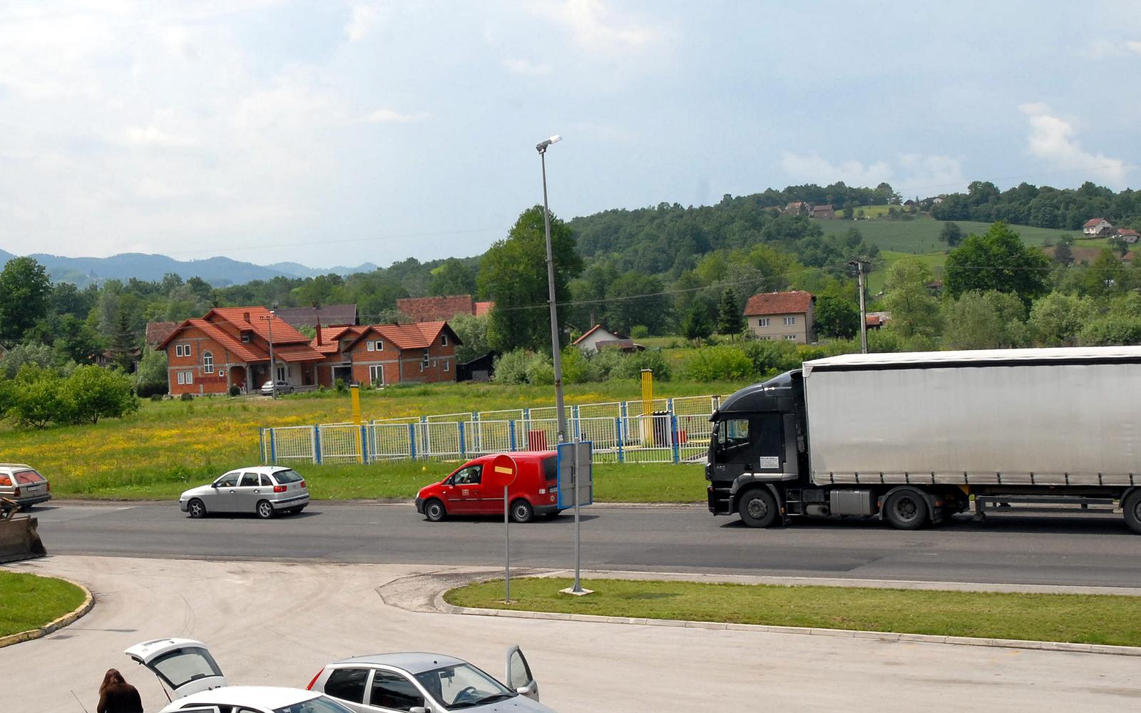 24.05.2012., Golijesnica, Bosna i Hercegovina - Goljesnica kod Zepca u BiH, rodno mjesto don Ivice Sinanovica. Kuca njegovog brata Ante inace vlasnika cvjecarnice i pogrebne agencije. Selo Golijesnica nalazi se u blizini Zepca pokraj magistralnog puta Doboj-Sarajevo."nPhoto: Ivica Galovic/PIXSELL