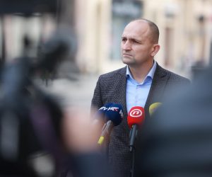 13.01.2023., Osijek - Zupan Ivan Anusic odrzao je pres konferenciju ispred zgrade zupanije povodom smjene ministrice Natase Tramisak. Photo: Davor Javorovic/PIXSELL