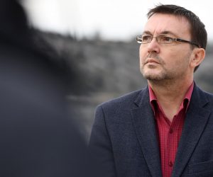 13.01.2023., Sibenik - O Zakonu na pomorskom dobru na tiskovnoj konferenciji odrzanoj u Sibeniku govorili su clanica Predsjednistva SDP-a i gradonacelnica Supetra Ivana Markovic, potpredsjednik Kluba zastupnika SDP-a Arsen Bauk te predsjednik SDP-a Sibenik Tonci Restovic.  Photo: Hrvoje Jelavic/PIXSELL