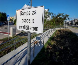 13.07.2022., Zagreb - Zavrsena je rampa za osobe s invaliditetom, bicikliste i pjesake u ulici Kutnjacki put u naselju Vrbani. Photo: Igor Kralj/PIXSELL