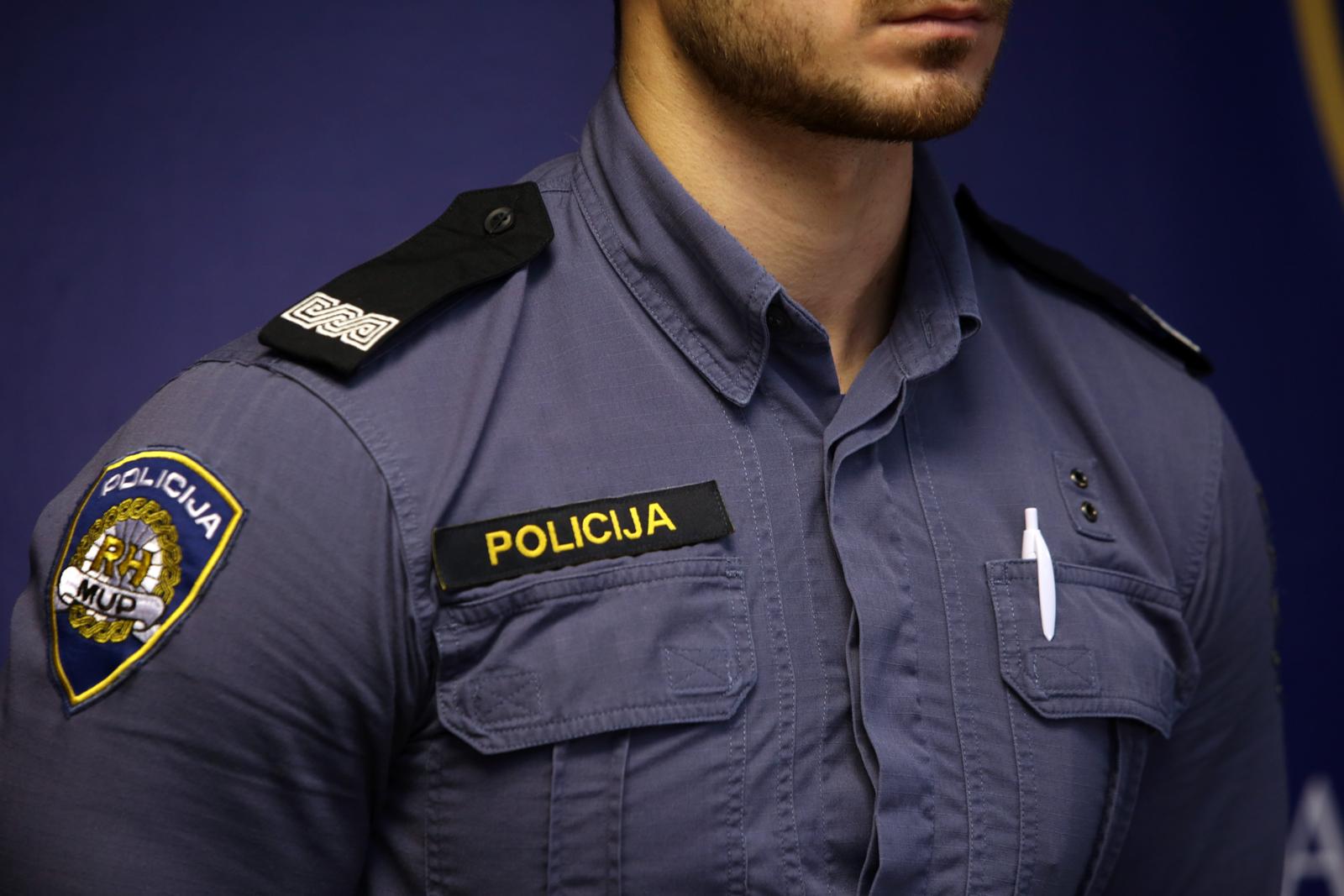13.11.2019., Split - Djelatnik policijer Photo: Miranda Cikotic/PIXSELL