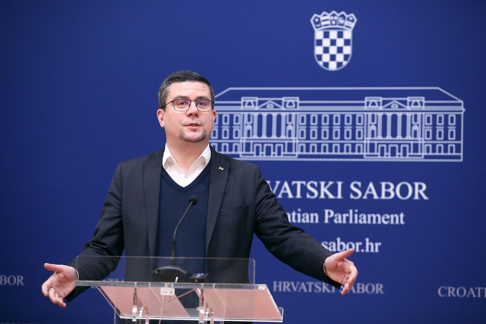 14.12.2022., Zagreb - Na konferenciji za medije kluba zastupnika Socijaldemokrati odrzanoj u Saboru o temi „Jesmo li spremni za euro?“ govorio je zastupnik Domagoj Hajdukovic. Photo: Patrik Macek/PIXSELL