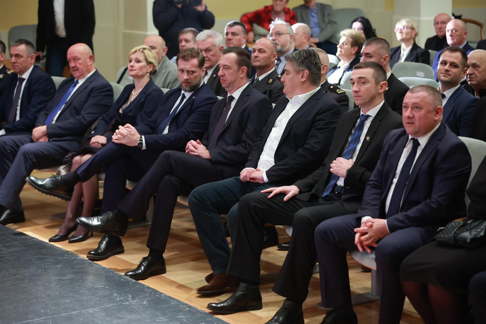 15.01.2023., Vukovar - Obiljezavanje 31. godisnjice medjunarodnog priznanja Republike Hrvatske i 25. obljetnice zavrsetka mirne reintegracije hrvatskog Podunavlja te zavrsetka mandata UNTAES-a u Hrvatskom domu. Ministar obrane Mario Banozic, saborski zastupnik HDZ-a Nikola Mazar, predsjednik RH Zoran Milanovic, gradonacelnik Vukovara Ivan Penava, zupan Vukovarsko-srijemske zupanije Damir Dekanic. Photo: Davor Javorovic/PIXSELL