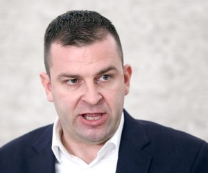 15.12.2022., Zagreb - Na konferenciji za medije odrzanoj u Saboru o spredstojecem glasovanju o Ukrajini i drugim aktualnim temema govorio je zastupnik Dario Hrebak. Photo: Patrik Macek/PIXSELL