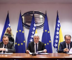15.12.2022., Sarajevo, Bosna i Hercegovina - Delegacije Osmorke, HDZ-a i SNSD-a odrzale su sastanak danas u Sarajevu prilikom cega su dogovorili drzavnu vlast. Nakon sastanka je uslijedilo potpisivanje sporazuma u Parlamentarnoj skupstini BiH i konferencija za medije.  Photo: Armin Durgut/PIXSELL