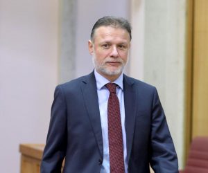 16.12.2022., Zagreb - Pocela je 14., izvanredna sjednica Hrvatskoga sabora na kojoj bi zastupnici trebali glasovati o tockama dnevnog reda raspravljenim na redovnoj sjednici. Jos uvijek nije poznato imaju li vladajuci potreban broj ruku za izglasavanje odluke o obuci ukrajinski vojnika u Hrvatskoj. Photo: Patrik Macek/PIXSELL