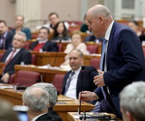 17.03.2023., Zagreb - Nakon aktualnog prijepodneva u Saboru zastupnici glasuju o povjerenju novim ministrima Branku Bacicu i Simi Erlicu Photo: Patrik Macek/PIXSELL