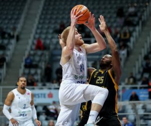 17.01.2023., dvorana Kresimira Cosica, Zadar - HT Premijer liga, 15. kolo, KK Zadar - KK Split.  Dario Dreznjak, Tyrell Nelson Photo: Sime Zelic/PIXSELL