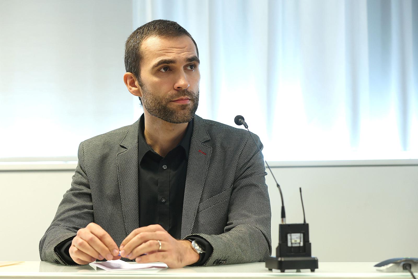 17.10.2022., Zagreb - Konferencija za medije Sindikata javnih sluzbi na temu Rezultati izjasnjavanja o ponudi Vlade RH za povecanje osnovice za place u javnim sluzbama. Matija Kroflin. Photo: Goran Stanzl/PIXSELL
