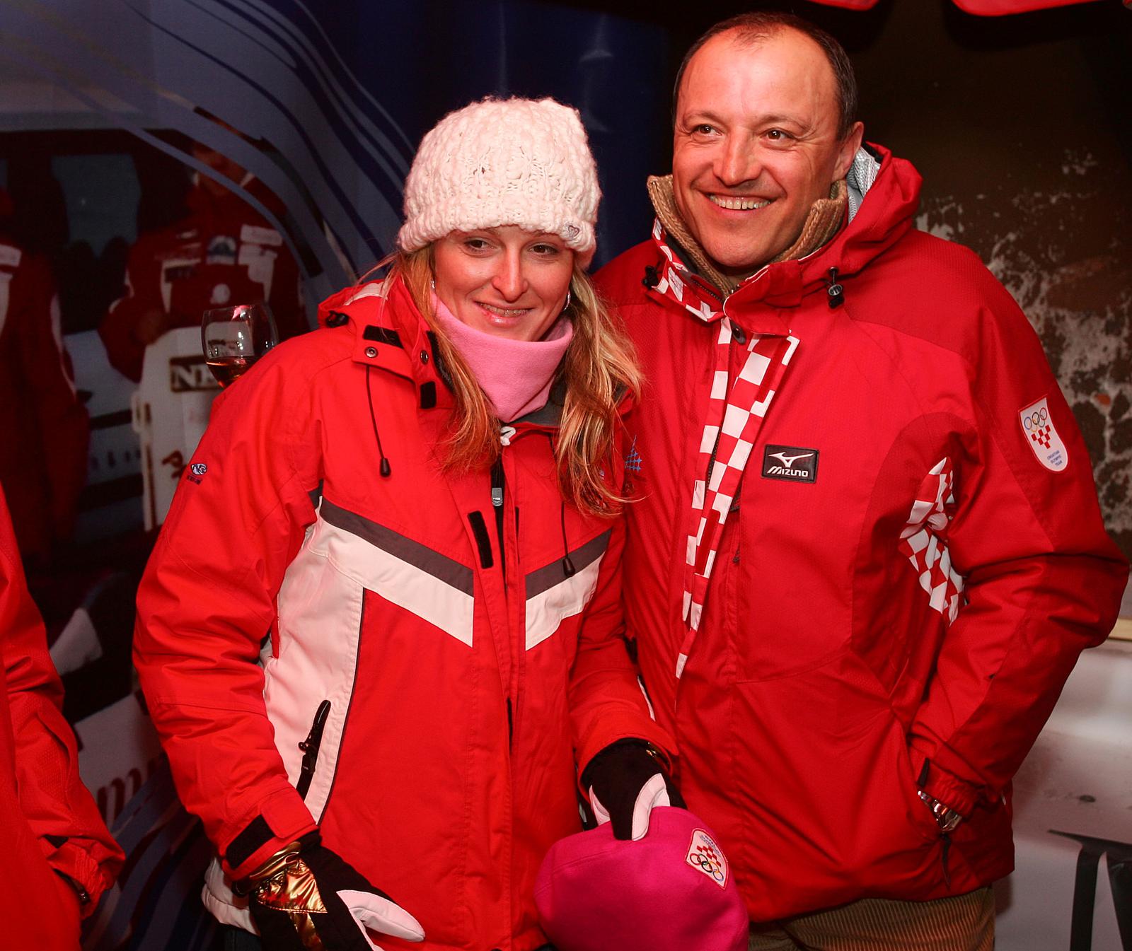 18.02.2006., Torino, Italija - XX Zimske olimpijske igre. U Hrvatskoj kuci proslavljena je zlatna medalja koju je Janica Kostelic osvojila u kombinaciji. Janica Kostelic i predsjednik Hrvatskog skijaskog saveza Srecko Ferencak."nPhoto: Zeljko Lukunic/PIXSELL