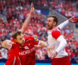 19.01.2023., Malmo Arena, Malmo, Svedska - IHF Svjetsko prvenstvo u rukometu, skupina IV, 3. kolo, Danska - Hrvatska. Mathias Gidsel, Luka Cindric Photo: Pixsell/PIXSELL