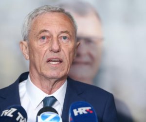 19.05.2021., Zapresic - Premijer Andrej Plenkovic s kandidatom za gradonacelnika Zapresica Zeljkom Turkom i Stjepanom Kozicem, kandidatom za zupana zagrebacke zupanije.rPhoto: Matija Habljak/PIXSELL