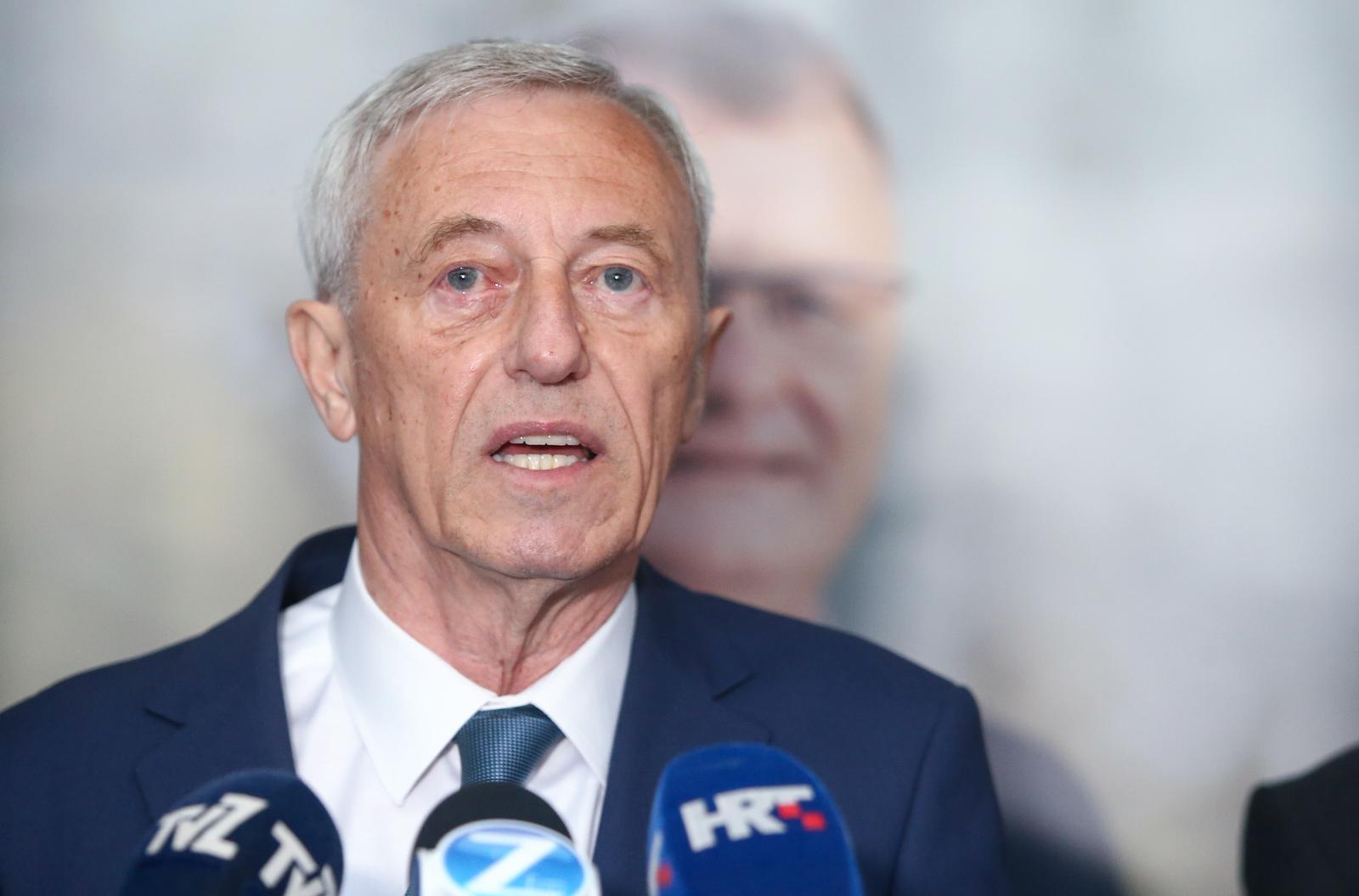 19.05.2021., Zapresic - Premijer Andrej Plenkovic s kandidatom za gradonacelnika Zapresica Zeljkom Turkom i Stjepanom Kozicem, kandidatom za zupana zagrebacke zupanije.rPhoto: Matija Habljak/PIXSELL