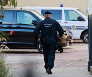 19.10.2022., Osijek - Akcija osjecko-baranjske policije i Uskoka, u kojoj je uhiceno najmanje tridesetak osumnjicenih, obuhvatila je tri organizirane skupine koje su se bavile preprodajom droga i duhana. Nesluzbeno se doznaje da je rijec o skupinama ciji su organizatori bili povezani, a djelovali su na podrucju Hrvatske, ali i inozemstva. Photo: Davor Javorovic/PIXSELL