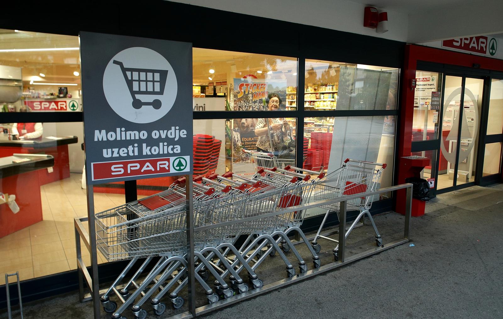 20.05.2015., Zagreb - Spar trgovina. Spar Hrvatska doo dio je Spar Austria grupe i najmladja je tvrtka unutar grupe. Prvi Interspar otvoren je u Zadru 2005., a danas u Hrvatskoj posluje 17 Interspar hipermarketa i 34 Spar supermareta. Photo: Zeljko Lukunic/PIXSELL