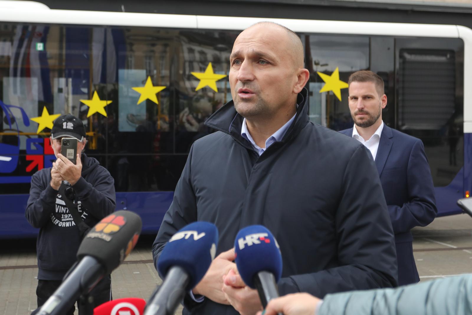 21.09.2022., Osijek - Potpredsjednik Vlade i ministar Oleg Butkovic prisustvovao je na pocetnoj konferenciji ''Nabava novih autobusa za Gradski prijevoz putnika d.o.o.'' prilikom koje je predstavljeno prvih sedam autobusa za pruzanje usluga javnog gradskog prijevoza. Photo: Dubravka Petric/PIXSELL
