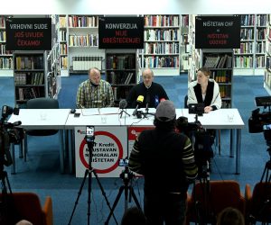 23.01.2022., Zagreb - Konferencija za medije udruge Franak na kojoj su govorili o kaznenoj prijavi kojom su izravno prijavili agenticu Vlade RH pri SuduEU Gordanu Vidovic Mesarek zbog davanja laznog iskaza po predmetu C-567/20 cime je nanesena ogromna steta prema 55000 potrosaca s konvertiranim kreditima. Goran Aleksic, Elvis Sudar, Ana Herman Photo: Marko Lukunic/PIXSELL